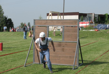 Hasičské závody na hřišti u vagonu 31. 5. 2008